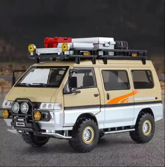 1:24 Mitsubishi Delica Off-Road MPV Metal Alloy Car Model