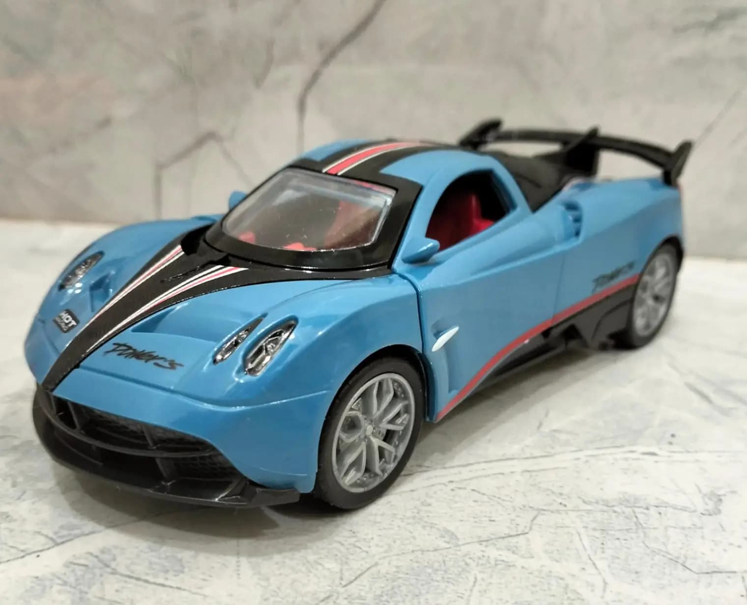 1:32 Scale Pagani Huayra ABS/Plastic Model Toy Car for Kids
