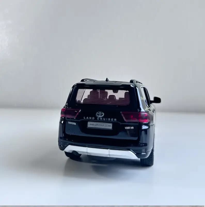 1:32 Toyota LAND CRUISER LC300 SUV Diecast Model Car