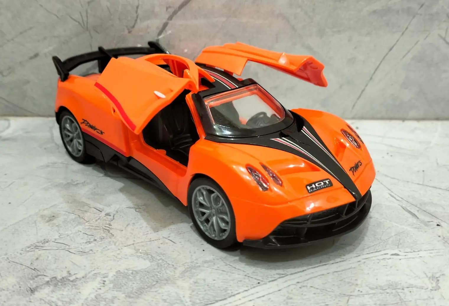 1:32 Scale Pagani Huayra ABS/Plastic Model Toy Car for Kids