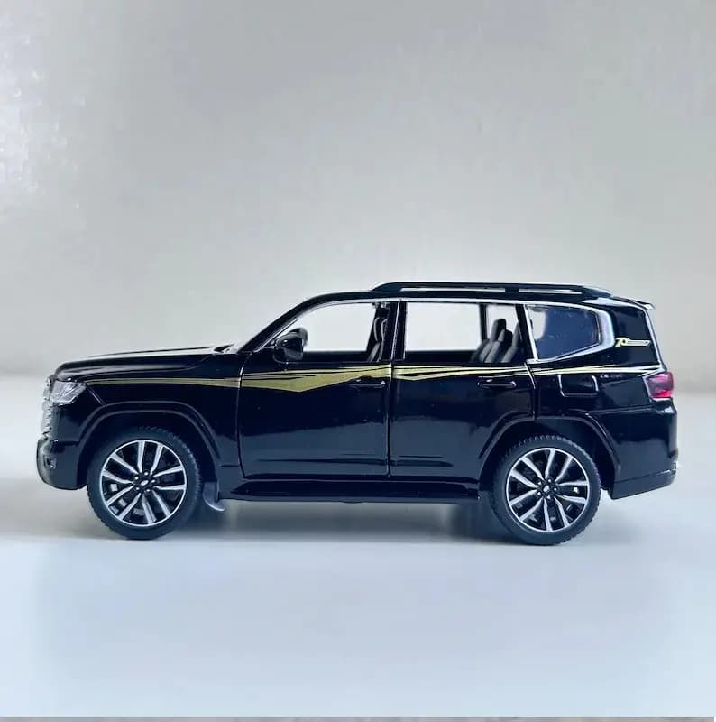 1:32 Toyota LAND CRUISER LC300 SUV Diecast Model Car