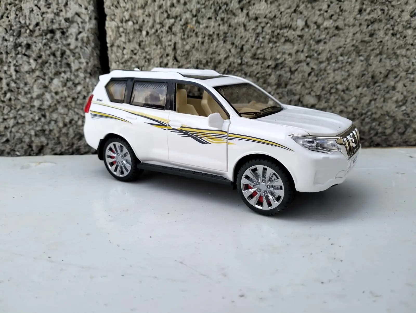 1:32 ABS Toyota Land Cruiser Prado TX Model with Light and sound