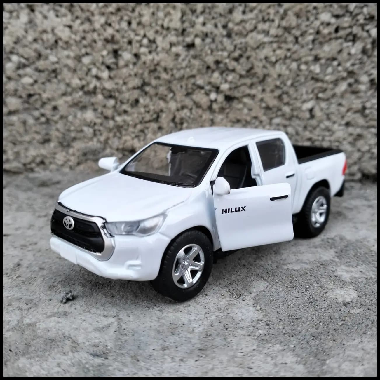 1:36 Scale Toyota Revo Hilux (Vego Dala) Diecast Model Car