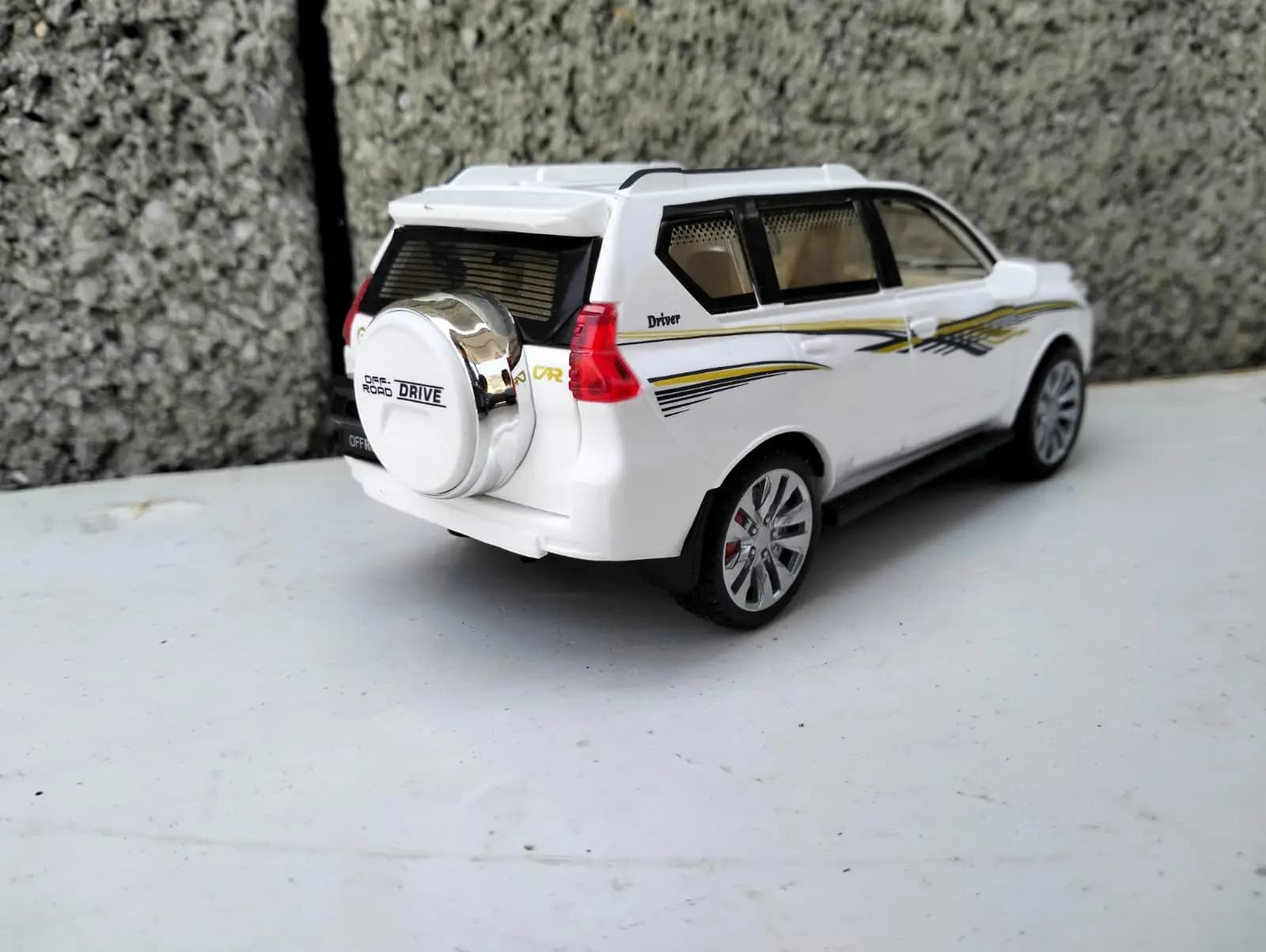 1:32 ABS Toyota Land Cruiser Prado TX Model with Light and sound