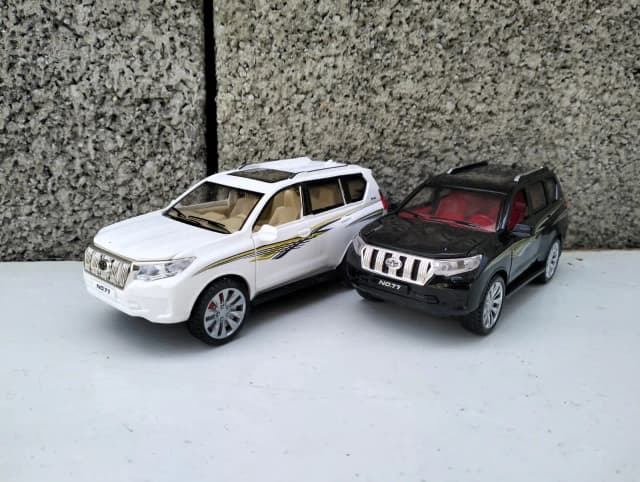 1:32 ABS Toyota Land Cruiser Prado TX Model with Light and sound